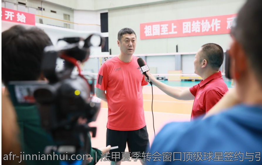 法甲夏季转会窗口顶级球星签约与引援盘点